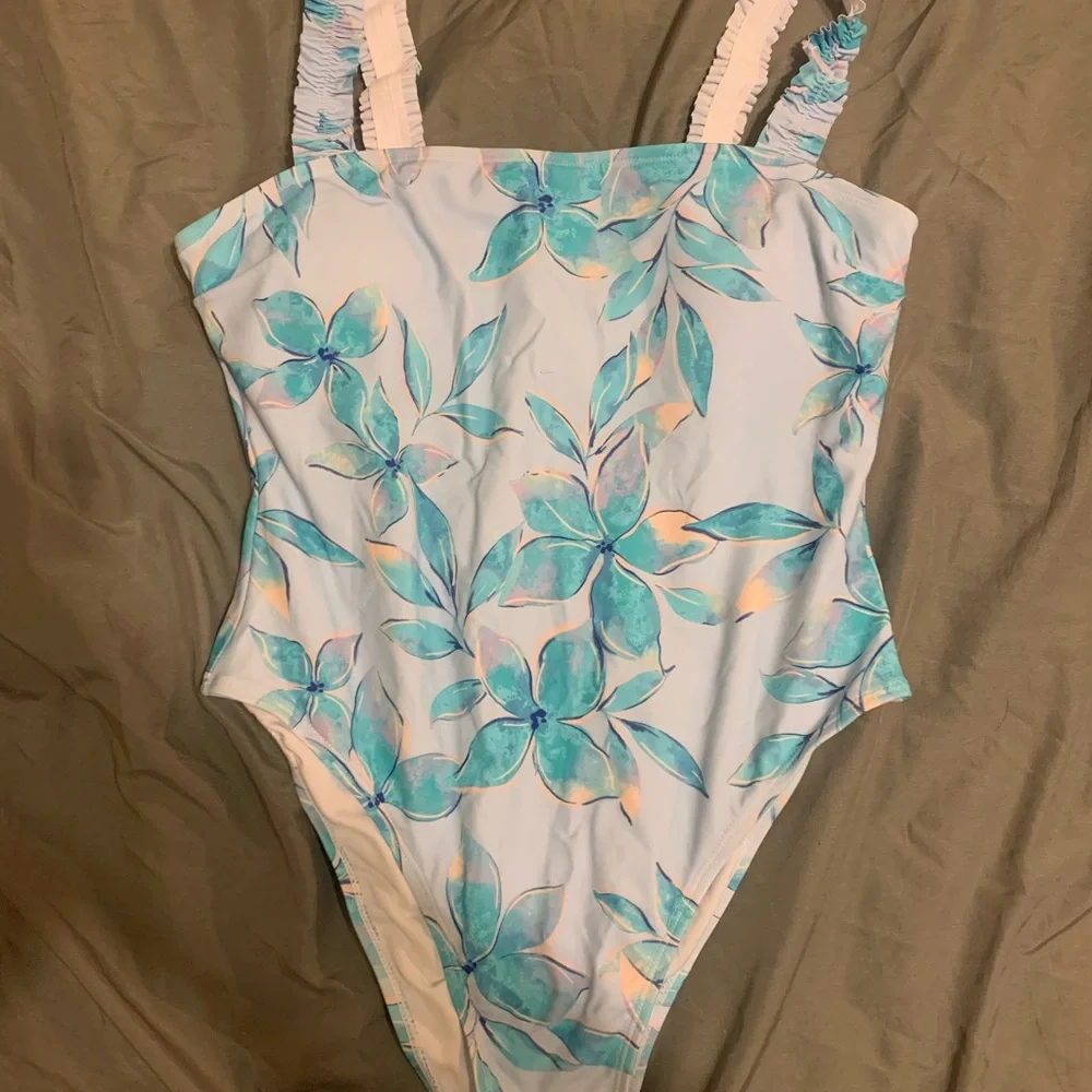 Cupshe Ruffled One Piece Bathing Suit - Picture 3 of 7